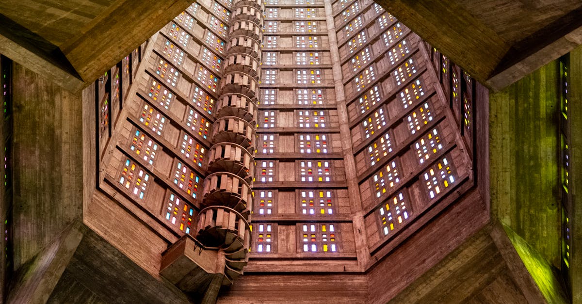 découvrez le havre, une ville portuaire au patrimoine architectural unique, classée au patrimoine mondial de l'unesco. explorez ses plages, ses musées d'art moderne et son ambiance maritime authentique.