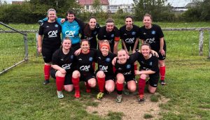 Joueuses des séniores féminines de l'USCCA célébrant leur victoire 8-1 en quart de finale de coupe